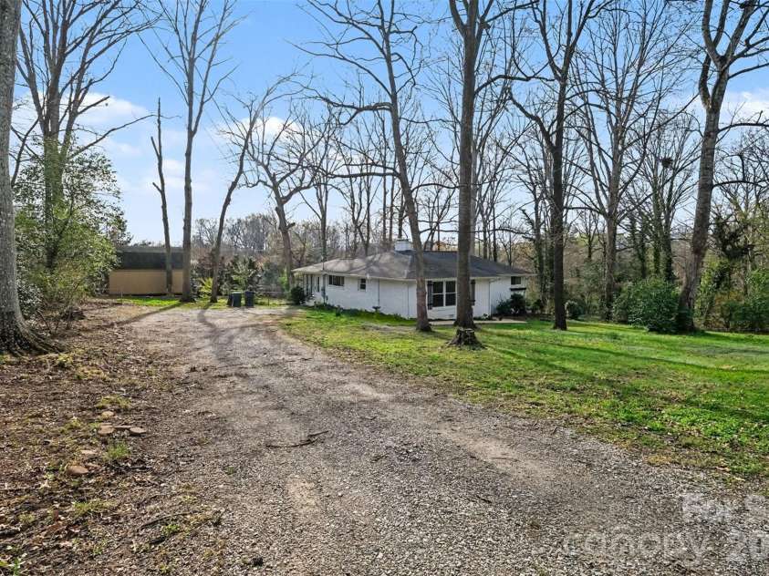 1548 Westbrook Circle, Gastonia, NC 28052.  MLS# CAR4358930, YatesRealty ID 9580. 