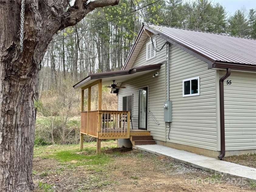 55 Summit View Drive, Marshall, NC 28753.  MLS# CAR4237579, YatesRealty ID 9581. Front porch