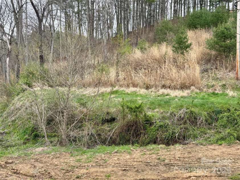 55 Summit View Drive, Marshall, NC 28753.  MLS# CAR4237579, YatesRealty ID 9581. Space for garden