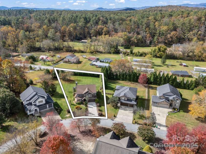 27 Drakes Meadow Lane, Arden, NC 28704.  MLS# CAR4321142, YatesRealty ID 9582. 