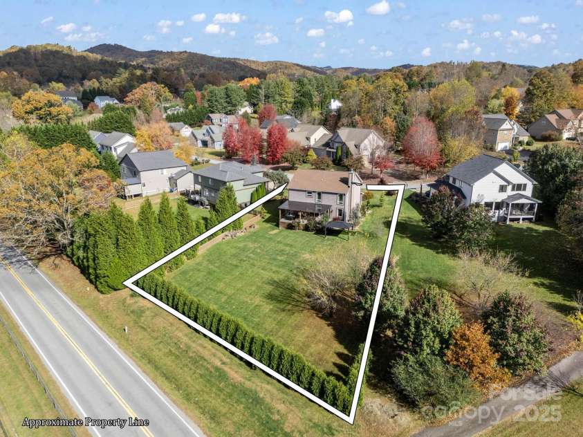 27 Drakes Meadow Lane, Arden, NC 28704.  MLS# CAR4321142, YatesRealty ID 9582. 