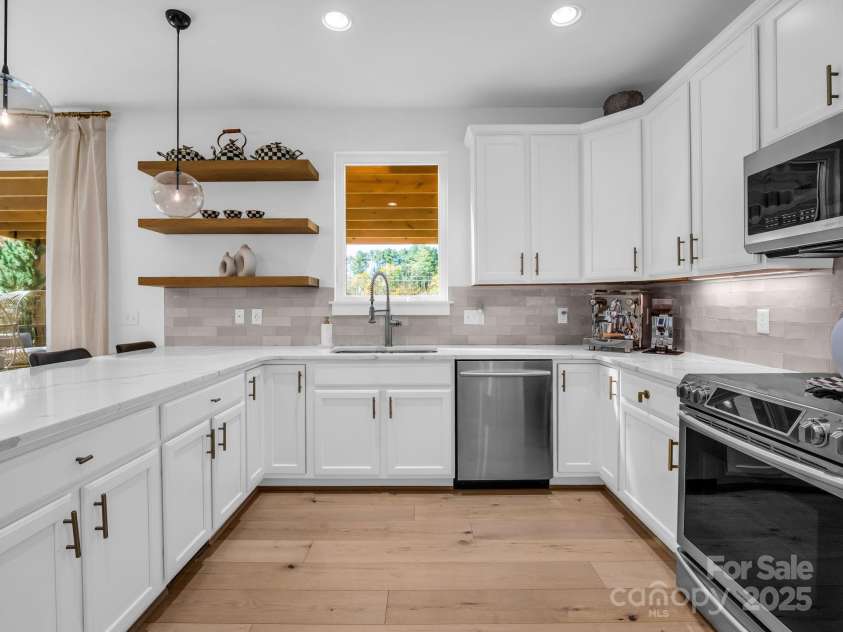 27 Drakes Meadow Lane, Arden, NC 28704.  MLS# CAR4321142, YatesRealty ID 9582. 