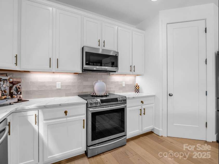 27 Drakes Meadow Lane, Arden, NC 28704.  MLS# CAR4321142, YatesRealty ID 9582. 