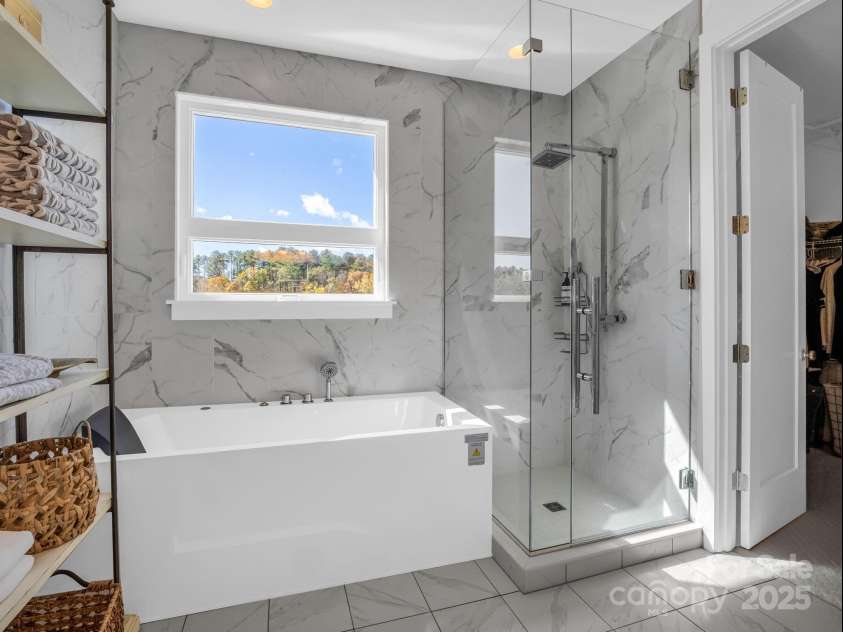 27 Drakes Meadow Lane, Arden, NC 28704.  MLS# CAR4321142, YatesRealty ID 9582. 