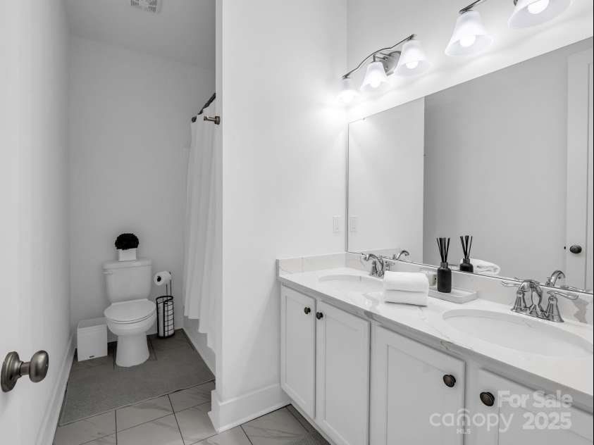 27 Drakes Meadow Lane, Arden, NC 28704.  MLS# CAR4321142, YatesRealty ID 9582. 