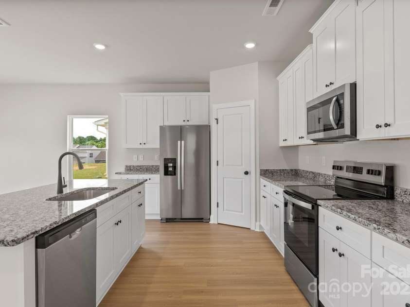 7007 Jerimoth Drive, Charlotte, NC 28215.  MLS# CAR4277483, YatesRealty ID 9582. 