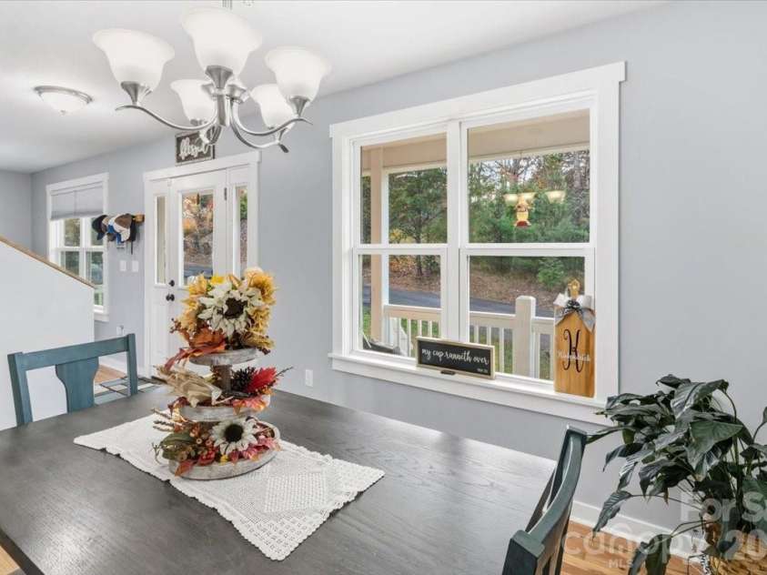 9 Old Amber Drive, Weaverville, NC 28787.  MLS# CAR4320794, YatesRealty ID 9583. Dining Area