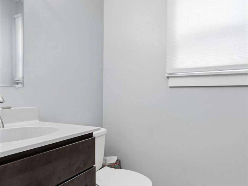 9 Old Amber Drive, Weaverville, NC 28787.  MLS# CAR4320794, YatesRealty ID 9583. Main Floor Restroom