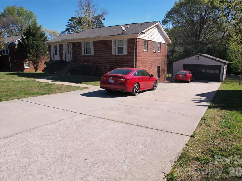 3931 Irvington Drive, Charlotte, NC 28205.  MLS# CAR4363620, YatesRealty ID 9584. 