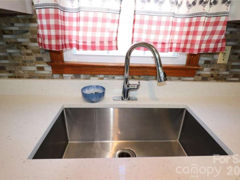 3931 Irvington Drive, Charlotte, NC 28205.  MLS# CAR4363620, YatesRealty ID 9584. 