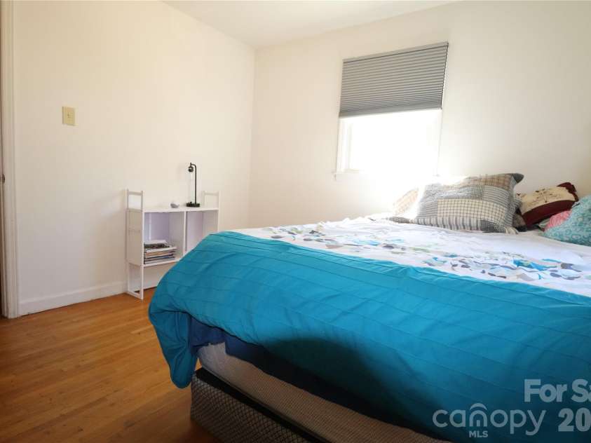 3931 Irvington Drive, Charlotte, NC 28205.  MLS# CAR4363620, YatesRealty ID 9584. 