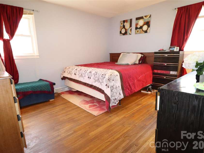 3931 Irvington Drive, Charlotte, NC 28205.  MLS# CAR4363620, YatesRealty ID 9584. 