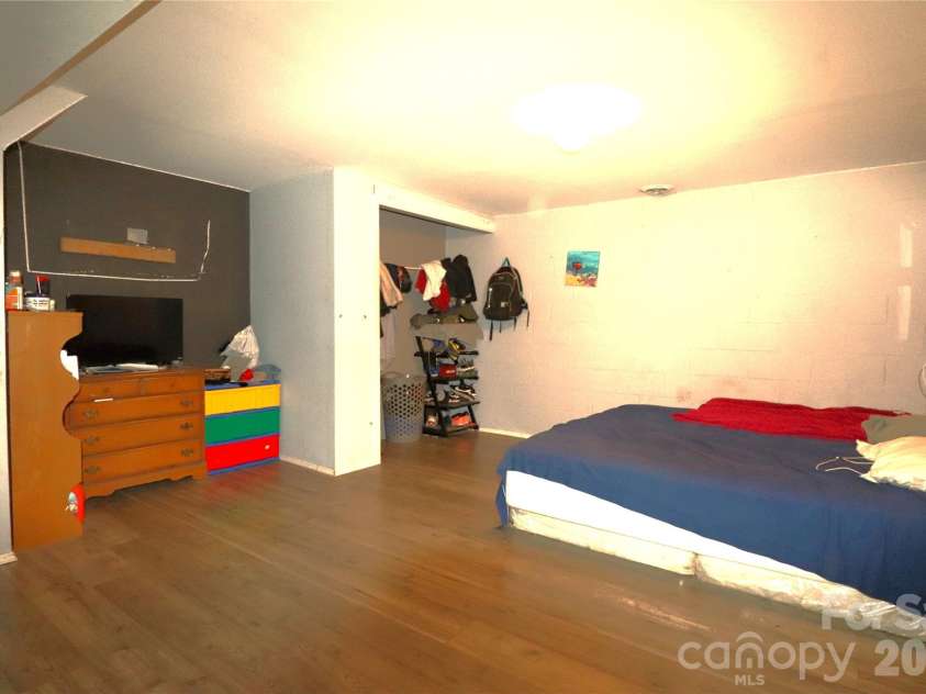 3931 Irvington Drive, Charlotte, NC 28205.  MLS# CAR4363620, YatesRealty ID 9584. 