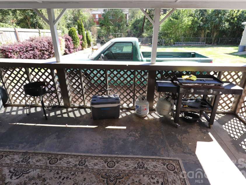 3931 Irvington Drive, Charlotte, NC 28205.  MLS# CAR4363620, YatesRealty ID 9584. 