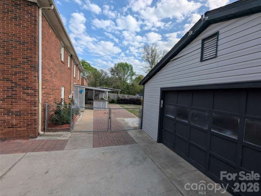 3931 Irvington Drive, Charlotte, NC 28205.  MLS# CAR4363620, YatesRealty ID 9584. 