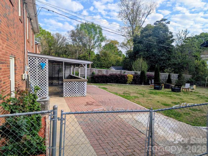3931 Irvington Drive, Charlotte, NC 28205.  MLS# CAR4363620, YatesRealty ID 9584. 