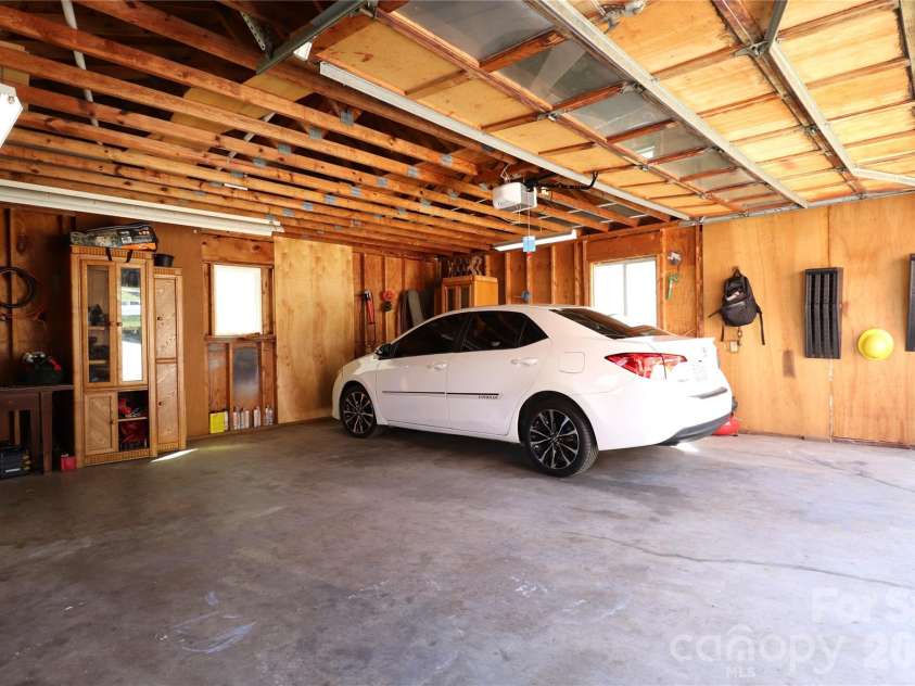 3931 Irvington Drive, Charlotte, NC 28205.  MLS# CAR4363620, YatesRealty ID 9584. 