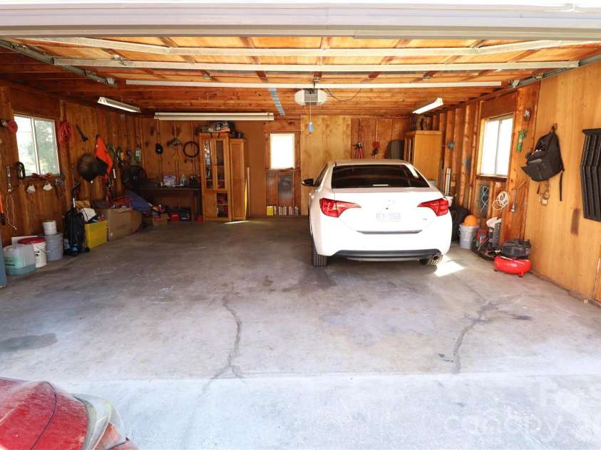 3931 Irvington Drive, Charlotte, NC 28205.  MLS# CAR4363620, YatesRealty ID 9584. 