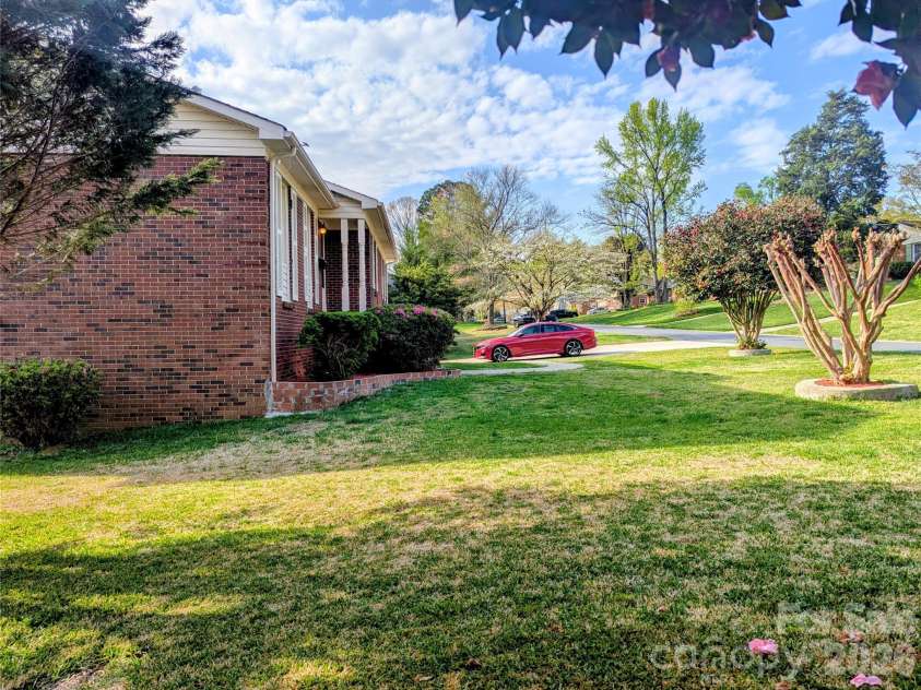 3931 Irvington Drive, Charlotte, NC 28205.  MLS# CAR4363620, YatesRealty ID 9584. 