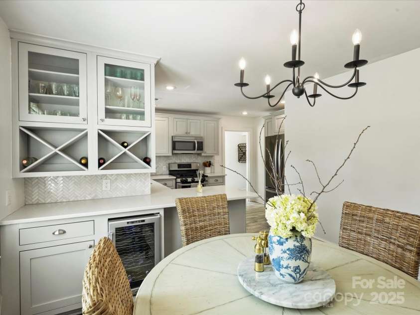 4921 Doris Avenue, Charlotte, NC 28205.  MLS# CAR4253366, YatesRealty ID 9584. Dining Area