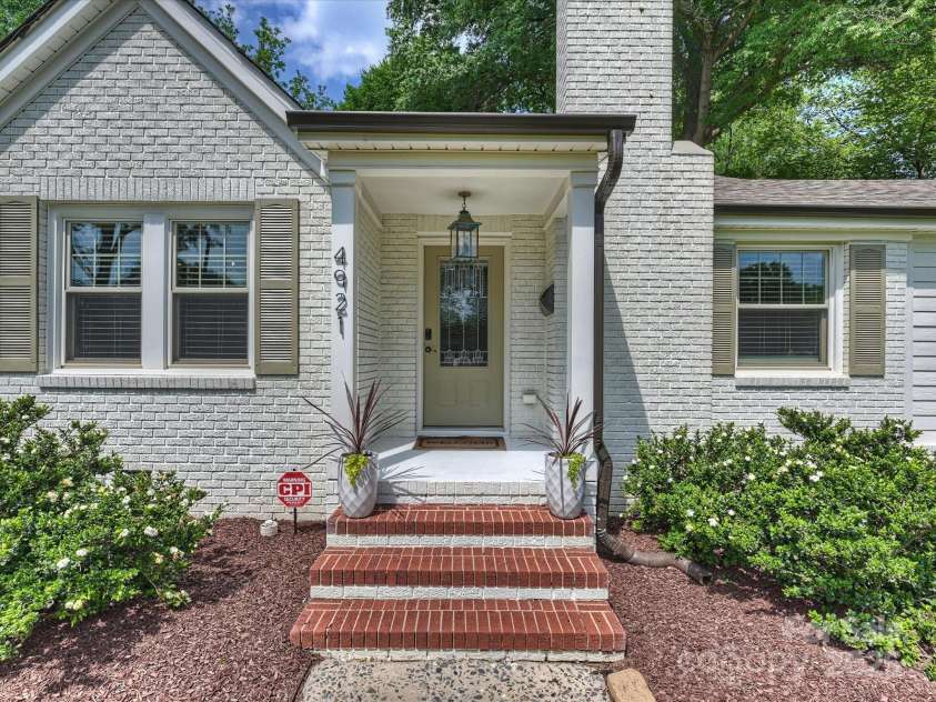 4921 Doris Avenue, Charlotte, NC 28205.  MLS# CAR4253366, YatesRealty ID 9584. Front Entry