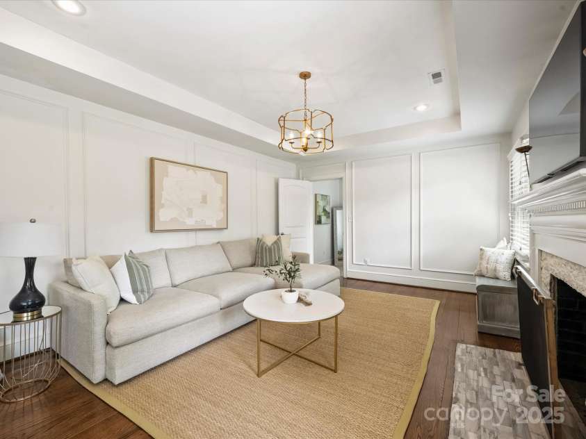 4921 Doris Avenue, Charlotte, NC 28205.  MLS# CAR4253366, YatesRealty ID 9584. Living Room