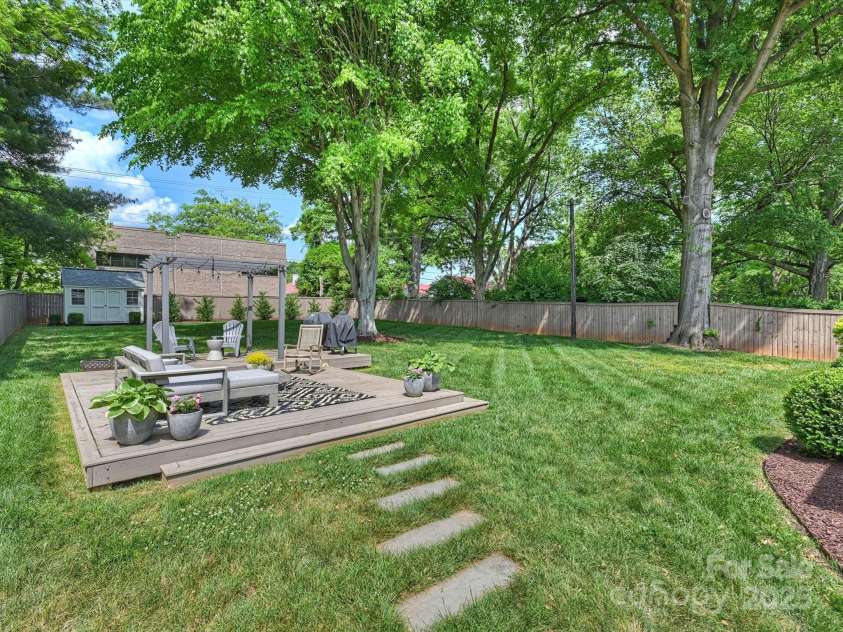 4921 Doris Avenue, Charlotte, NC 28205.  MLS# CAR4253366, YatesRealty ID 9584. Rear Yard