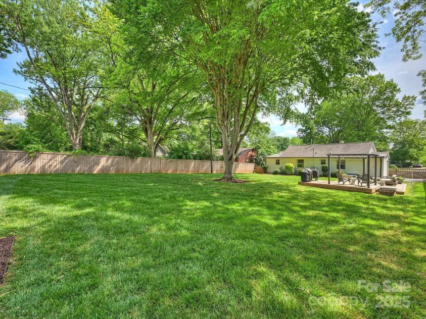 4921 Doris Avenue, Charlotte, NC 28205.  MLS# CAR4253366, YatesRealty ID 9584. Rear Yard