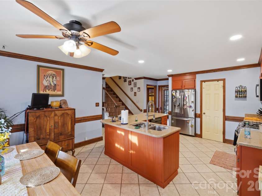 8917 Dartmoor Place, Mint Hill, NC 28227.  MLS# CAR4352305, YatesRealty ID 9587. Kitchen