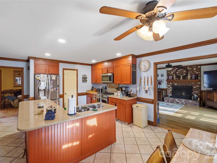 8917 Dartmoor Place, Mint Hill, NC 28227.  MLS# CAR4352305, YatesRealty ID 9587. Kitchen
