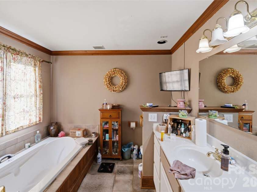 8917 Dartmoor Place, Mint Hill, NC 28227.  MLS# CAR4352305, YatesRealty ID 9587. Primary Bathroom