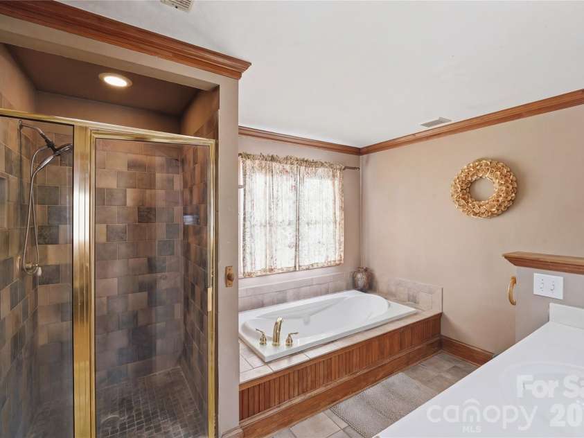 8917 Dartmoor Place, Mint Hill, NC 28227.  MLS# CAR4352305, YatesRealty ID 9587. Primary Bathroom 