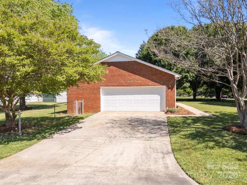 250 Log Barn Road, Salisbury, NC 28146.  MLS# CAR4250594, YatesRealty ID 9589. 