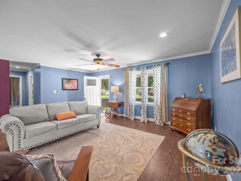 250 Log Barn Road, Salisbury, NC 28146.  MLS# CAR4250594, YatesRealty ID 9589. Family Room