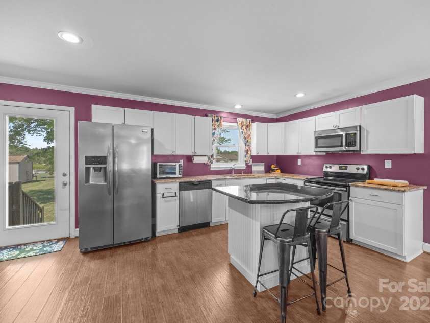 250 Log Barn Road, Salisbury, NC 28146.  MLS# CAR4250594, YatesRealty ID 9589. Kitchen / Dining