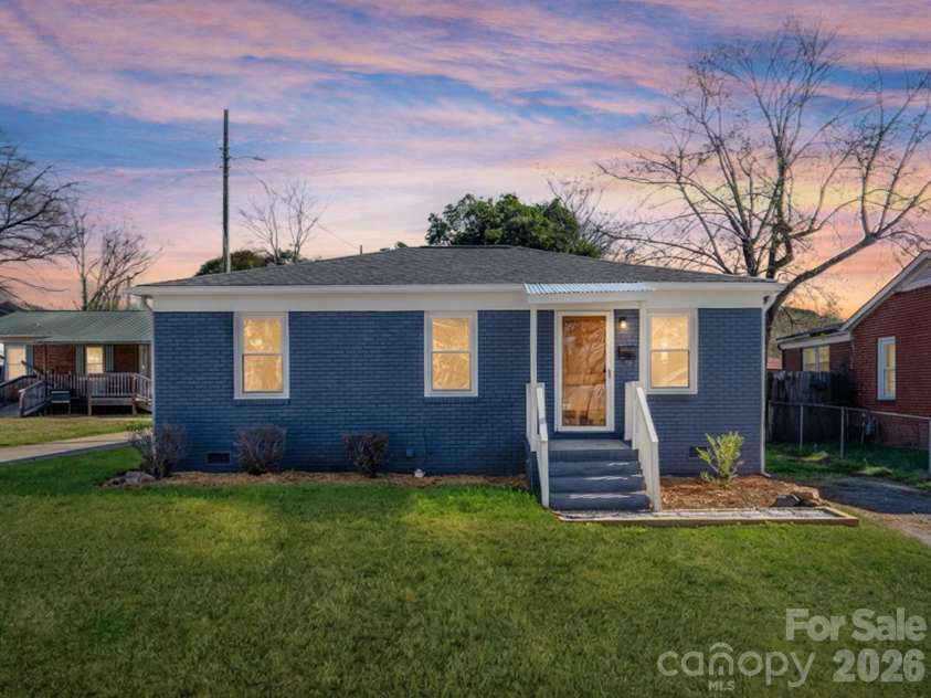 2948 Coronet Way, Charlotte, NC 28208.  MLS# CAR4357473, YatesRealty ID 9589. 