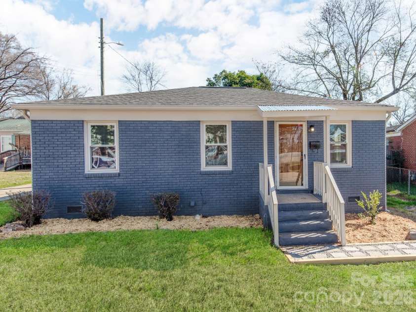 2948 Coronet Way, Charlotte, NC 28208.  MLS# CAR4357473, YatesRealty ID 9589. 