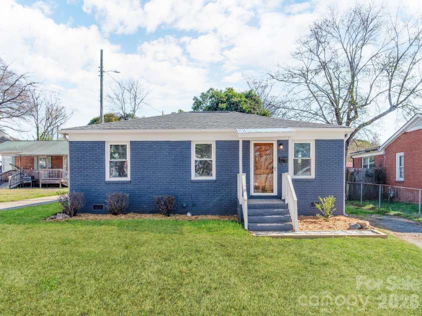 2948 Coronet Way, Charlotte, NC 28208.  MLS# CAR4357473, YatesRealty ID 9589. 