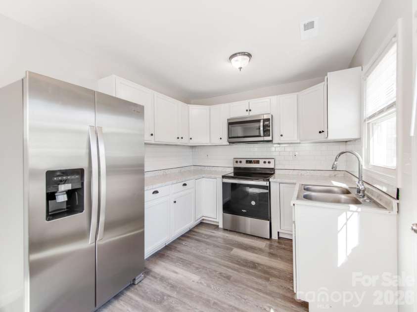 2948 Coronet Way, Charlotte, NC 28208.  MLS# CAR4357473, YatesRealty ID 9589. 