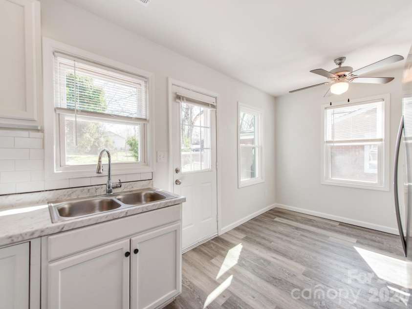 2948 Coronet Way, Charlotte, NC 28208.  MLS# CAR4357473, YatesRealty ID 9589. 