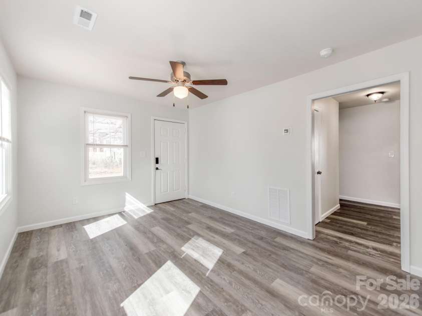 2948 Coronet Way, Charlotte, NC 28208.  MLS# CAR4357473, YatesRealty ID 9589. 