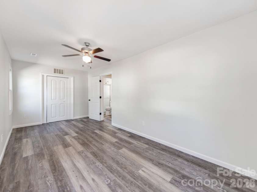 2948 Coronet Way, Charlotte, NC 28208.  MLS# CAR4357473, YatesRealty ID 9589. 