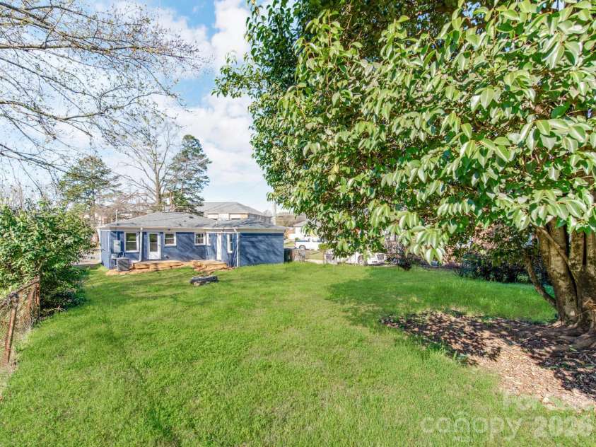 2948 Coronet Way, Charlotte, NC 28208.  MLS# CAR4357473, YatesRealty ID 9589. 