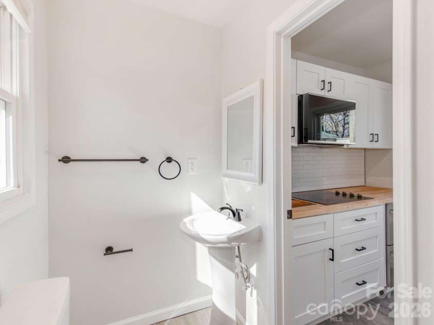 2948 Coronet Way, Charlotte, NC 28208.  MLS# CAR4357473, YatesRealty ID 9589. 