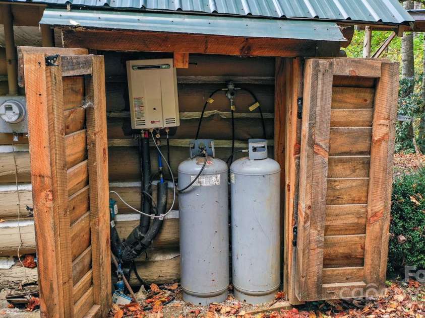 4189 Bristol Place, Collettsville, NC 28611.  MLS# CAR4320331, YatesRealty ID 959. 