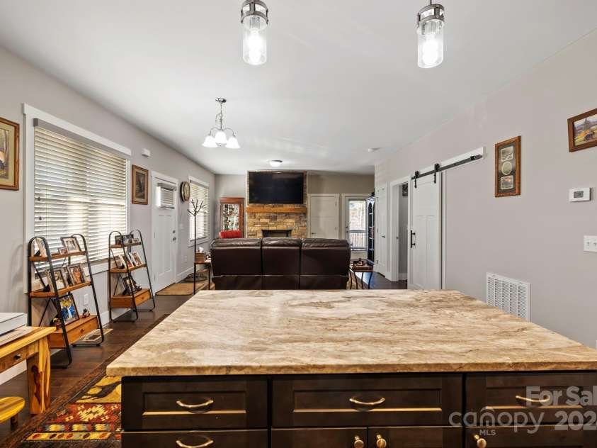 155 Hayes Ridge Lane, Mills River, NC 28759.  MLS# CAR4199843, YatesRealty ID 9590. Large island with leathered granite.