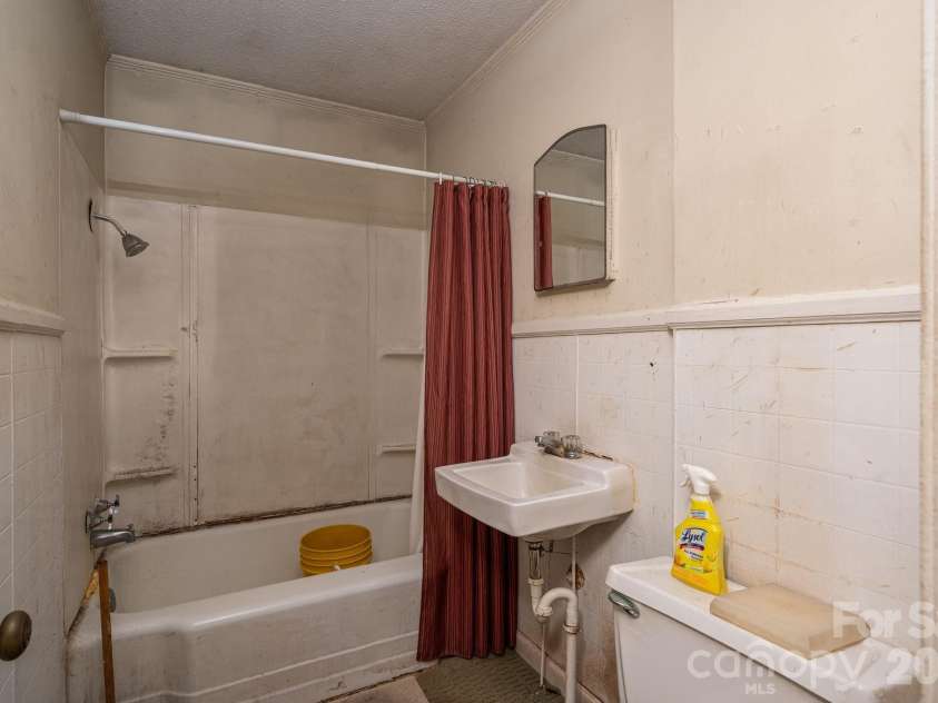 2784 Nc 27 Highway, Lincolnton, NC 28092.  MLS# CAR4340985, YatesRealty ID 9590. 2778 Bath