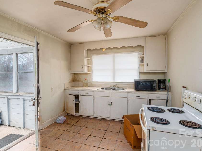 2784 Nc 27 Highway, Lincolnton, NC 28092.  MLS# CAR4340985, YatesRealty ID 9590. 2778 Kitchen