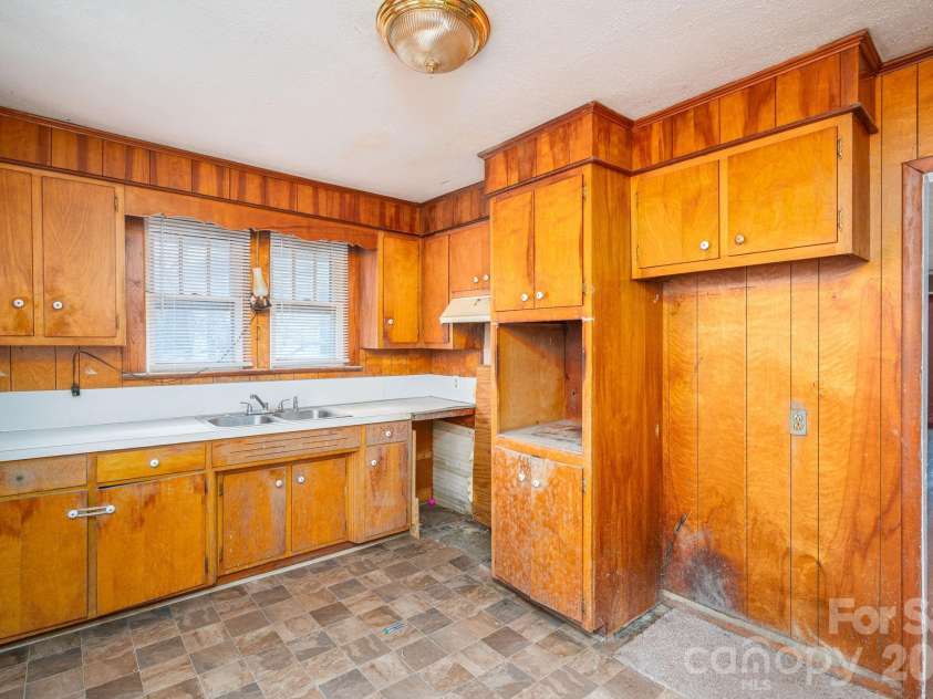 2784 Nc 27 Highway, Lincolnton, NC 28092.  MLS# CAR4340985, YatesRealty ID 9590. 2784 Kitchen