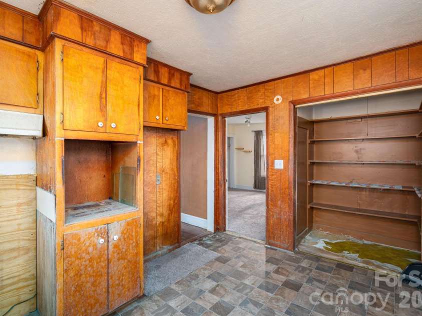 2784 Nc 27 Highway, Lincolnton, NC 28092.  MLS# CAR4340985, YatesRealty ID 9590. 2784 Kitchen